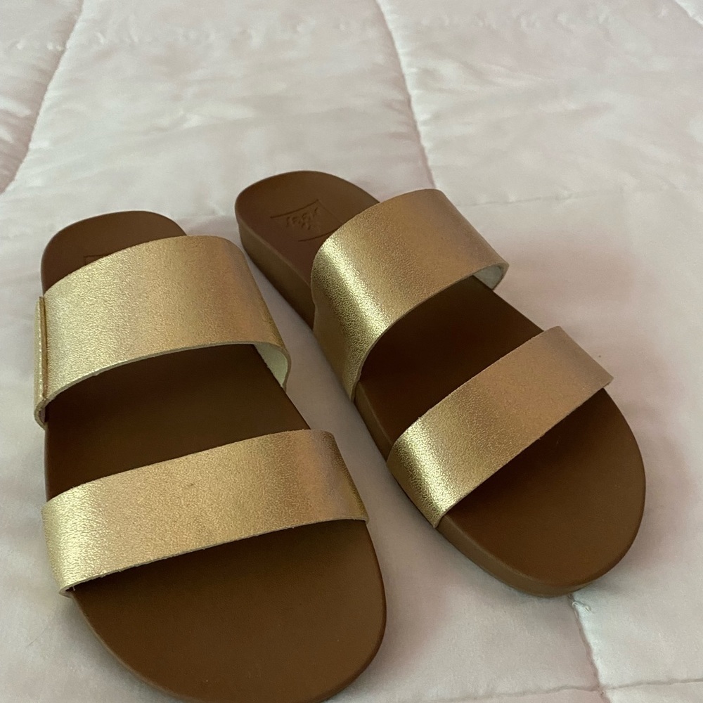 Ladies shoes.